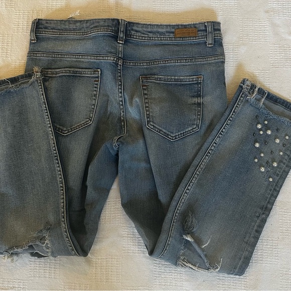 Zara Basic Denim Blue Jeans with Pearls - Picture 5 of 5